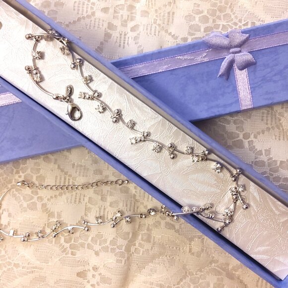 Vintage NEW MONET White Clear Crystal Silver Tone Necklace for Women Girls - Picture 2 of 7